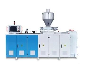 What is the difference between injection molding machines and extrusion machines