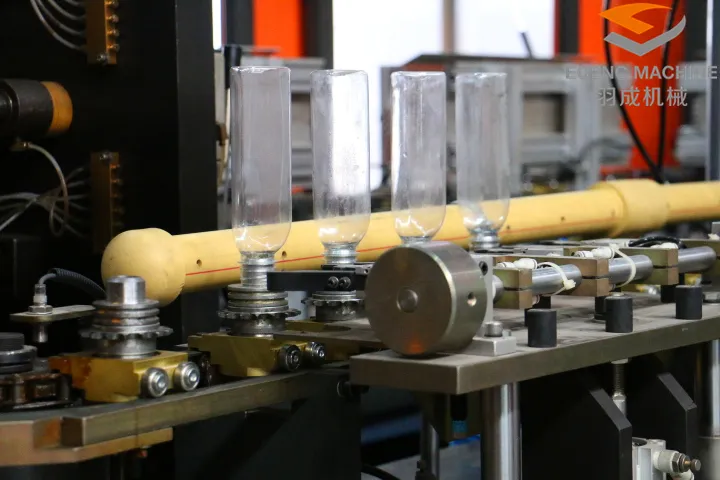 9000 Capacity Servo Motor Clamping Pet Bottle Blowing Machine up to 2L