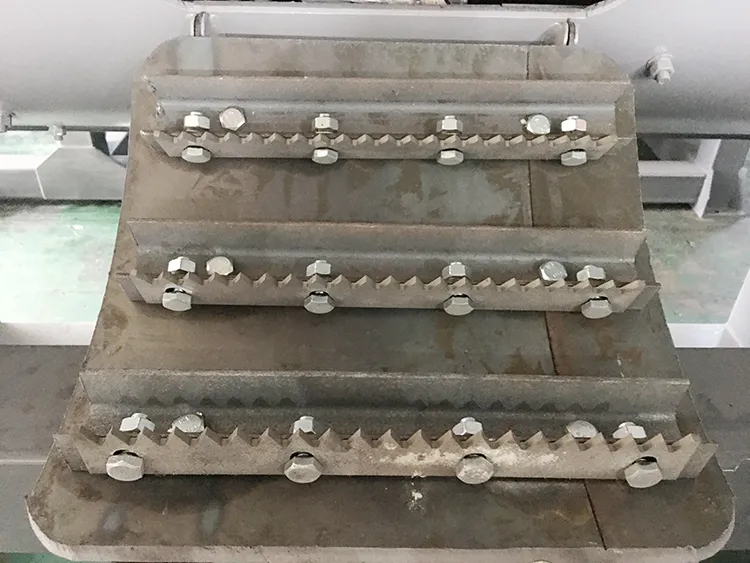 Efficiency Label Separator PET Bottle Label Remover Machine