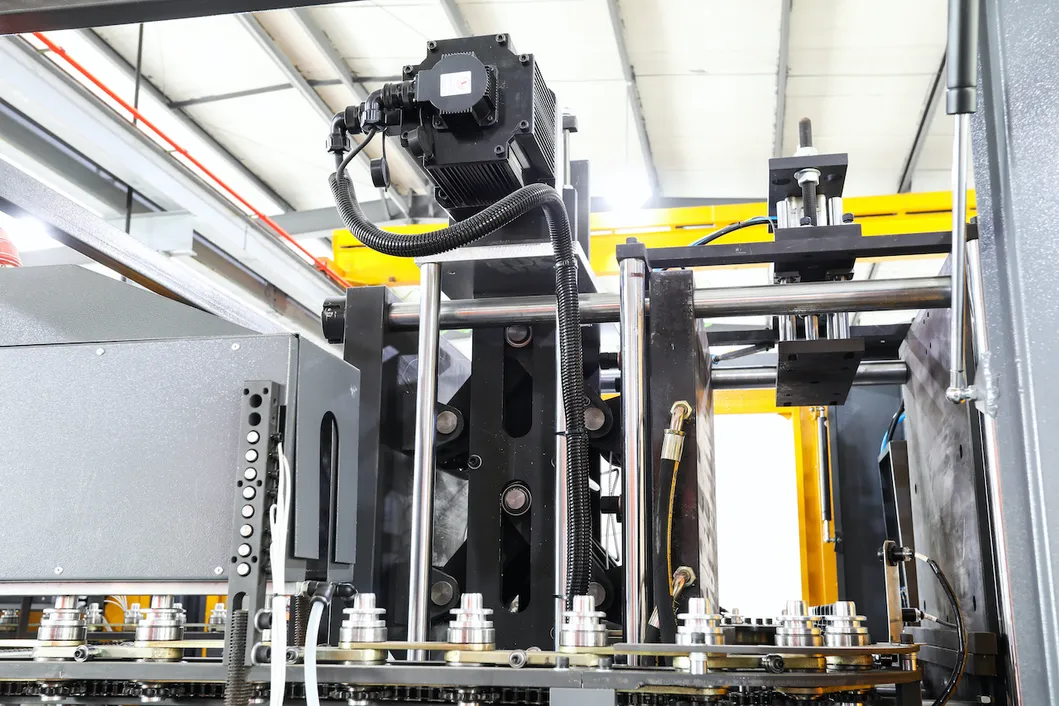 High Quality of Automatic Blow/Blowing Mould/Molding Machinery/Machine with Servo Motors