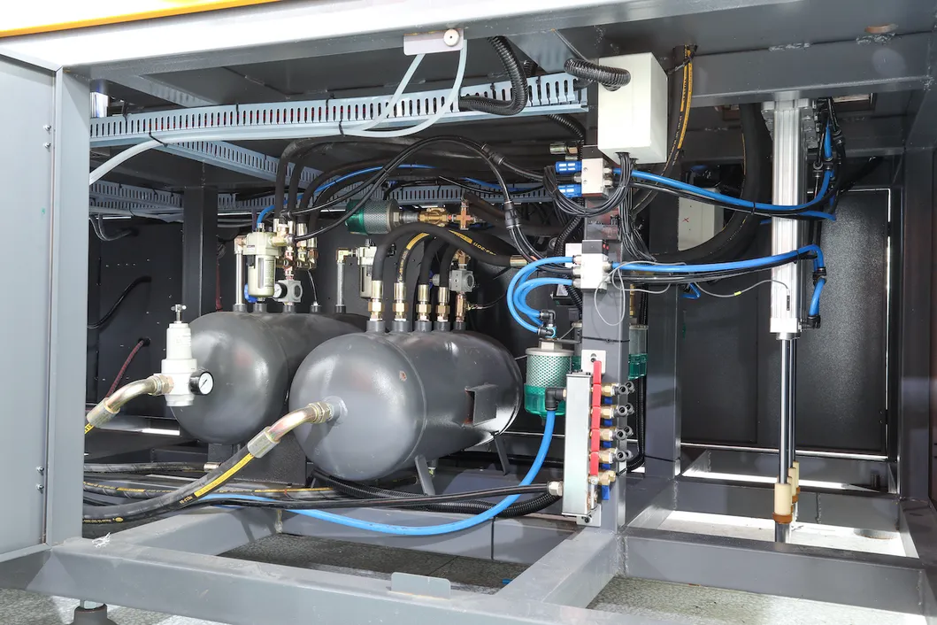 High Quality of Automatic Blow/Blowing Mould/Molding Machinery/Machine with Servo Motors