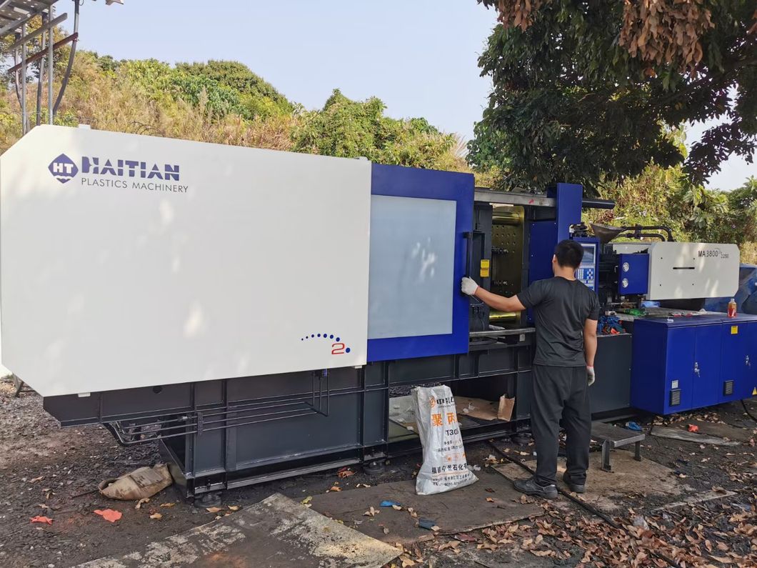 Plastic Molding Machine Haitian 380 Tons of Second-Hand Injection Molding Machine