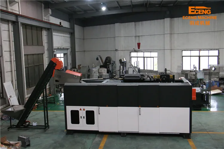 Prominent K6 Pet Stretch Plastic Blowing Machine at High Speed