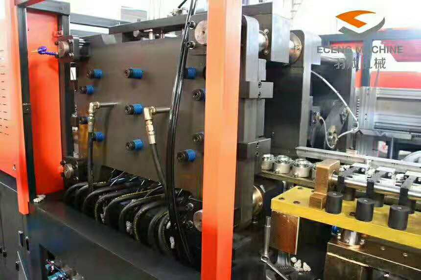 Small Tank Manufacturing 12000bph Pet Blow Moulding Machine