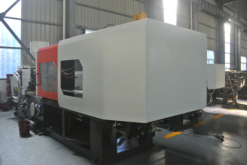 Toggle Clamping Hydraulic Injection Moulding Machine with T Slot