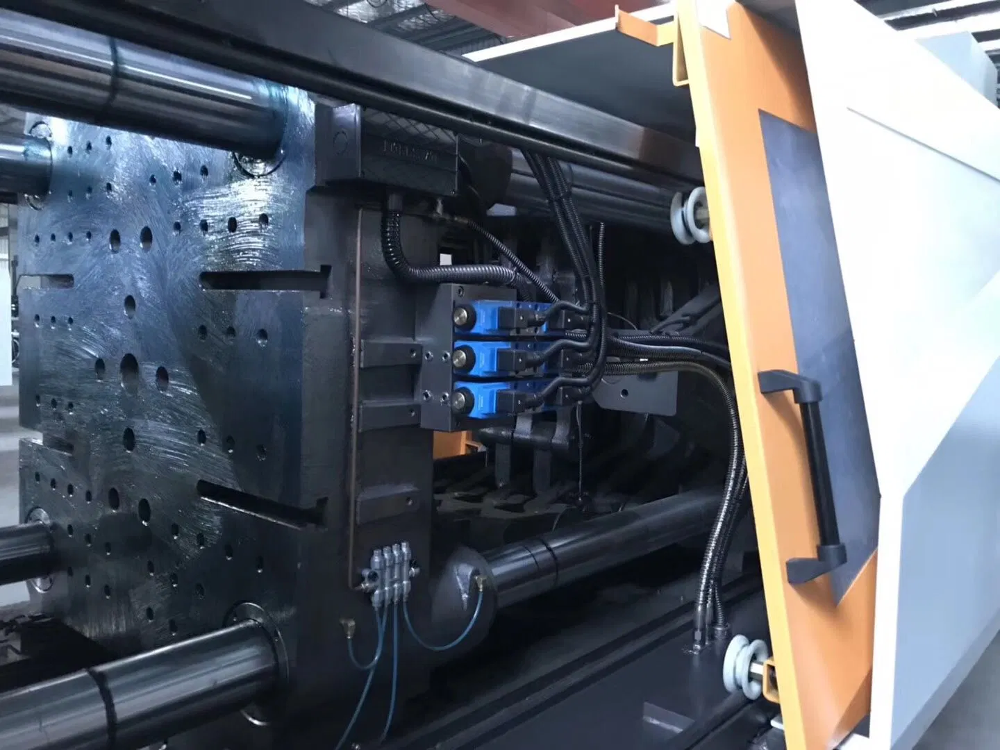 Toggle Structure Strong Performance Injection Moulding Machine Manufacturer