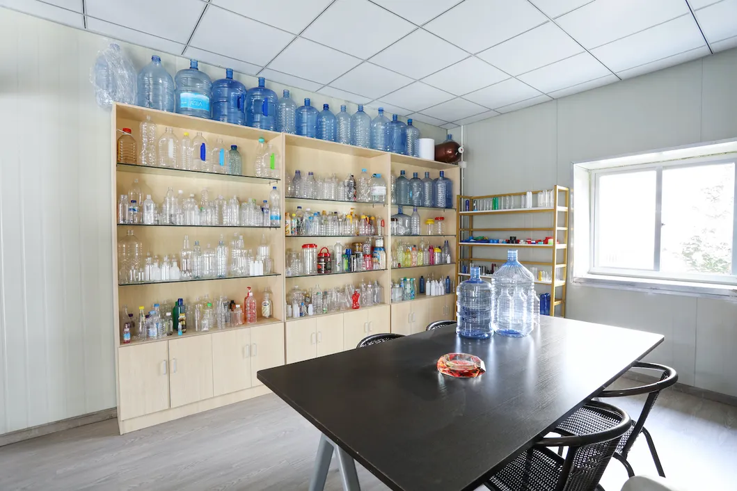 Water Bottles/Oil Bottles/Semiautomatic Blow/Blowing Mould/Molding Machine/Plastic Machinery/Plastic Machine/Water Machine with CE